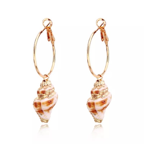 Jewelry - 💎 Real Seashell With Gold Plating